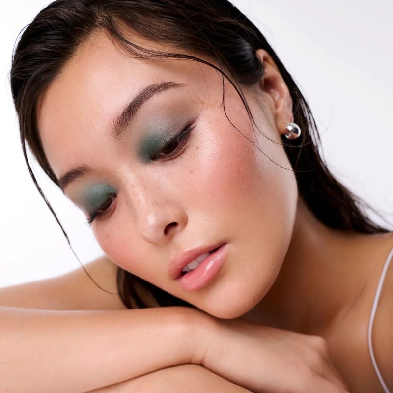 IYKYK Eyeshadow Stick - Green Smoke - Billede 2