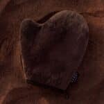 Self - tanning glove